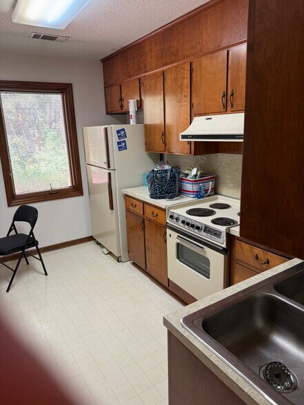 More Photos Of 6496 Quail Run Dr, Pelham Office For Sale