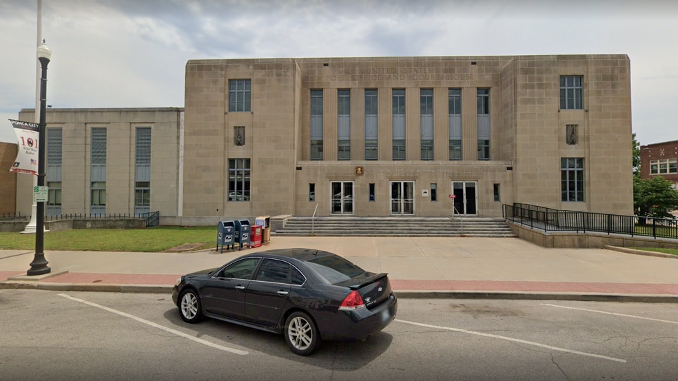 Primary Photo Of 402 E Grand Ave, Ponca City Post Office For Lease