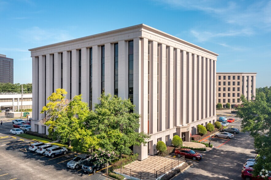More Photos Of 505 N Sam Houston Pky E, Houston Unknown For Lease