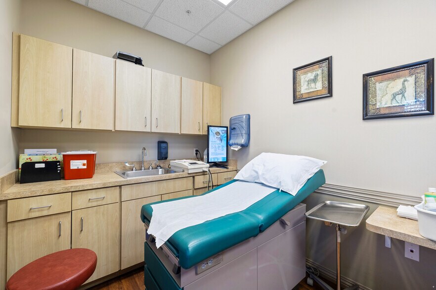 More Photos Of 930 Adell Ree Park Ln, Knoxville Medical For Sale