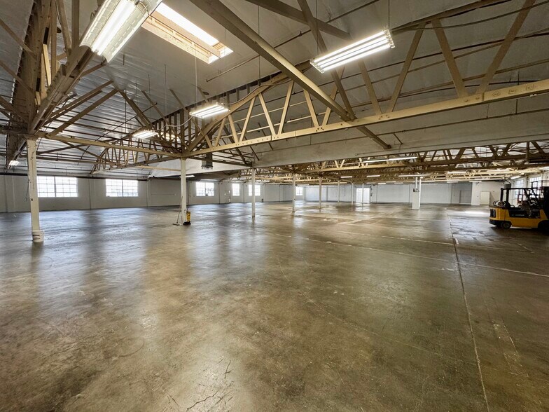 More Photos Of 5400 W 104th St, Los Angeles Manufacturing For Lease