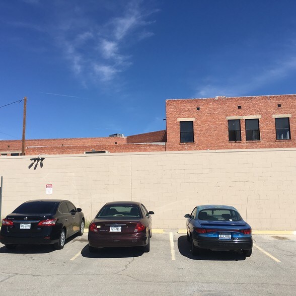 More Photos Of 2817 E Yandell Dr, El Paso Medical For Lease
