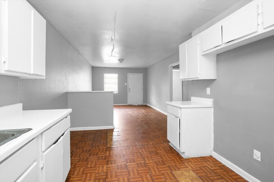 More Photos Of 3908 Woolworth St, Houston Apartments For Sale