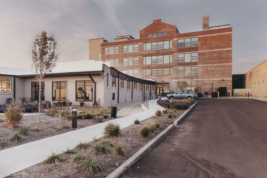 More Photos Of 1301 E Washington St, Indianapolis Loft Creative Space For Lease