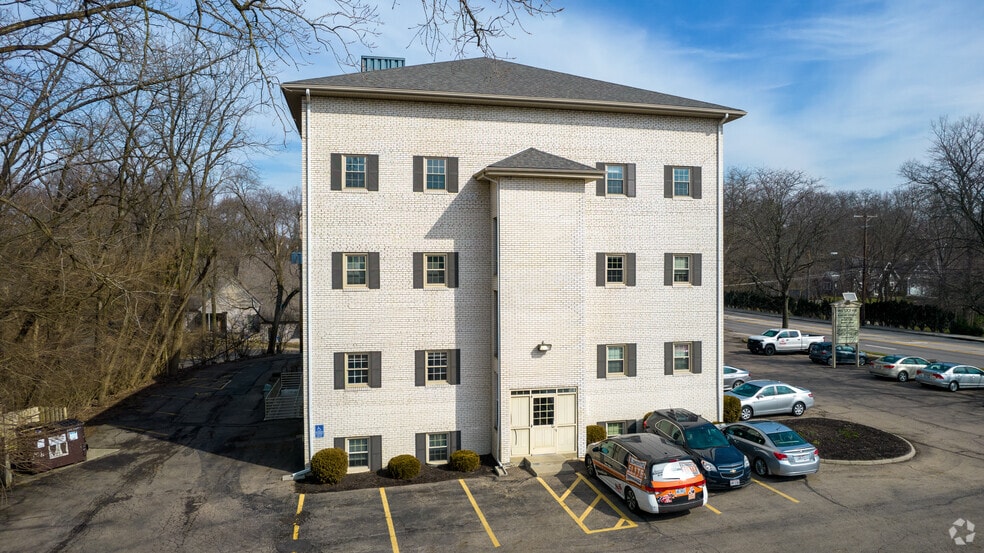 More Photos Of 5701 N High St, Worthington Office For Lease