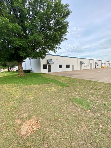 More Photos Of 8212 Northeast Pky, North Richland Hills Unknown For Lease