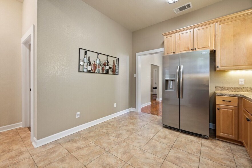 More Photos Of 314 W 3rd St, Taylor Multifamily For Sale