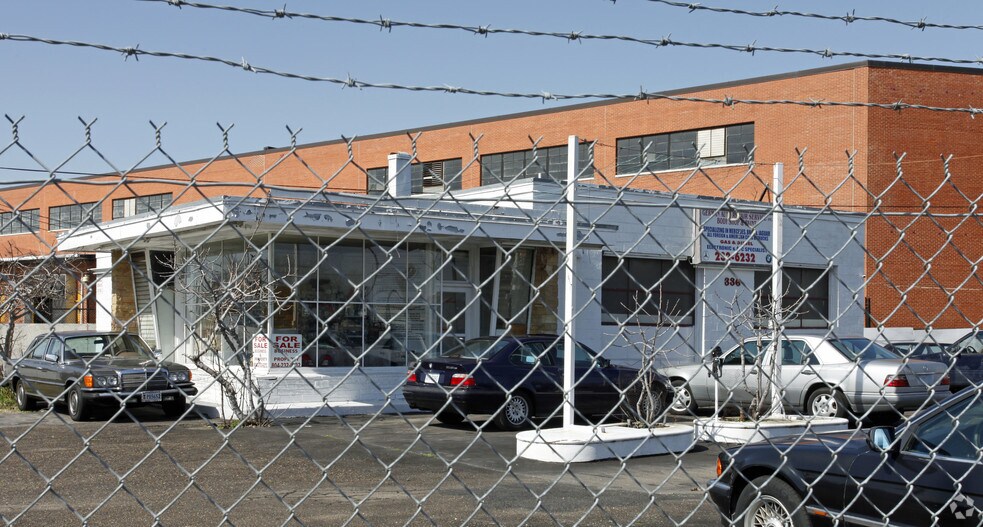 Primary Photo Of 336 Jefferson Davis Hwy, Richmond Auto Dealership For Lease