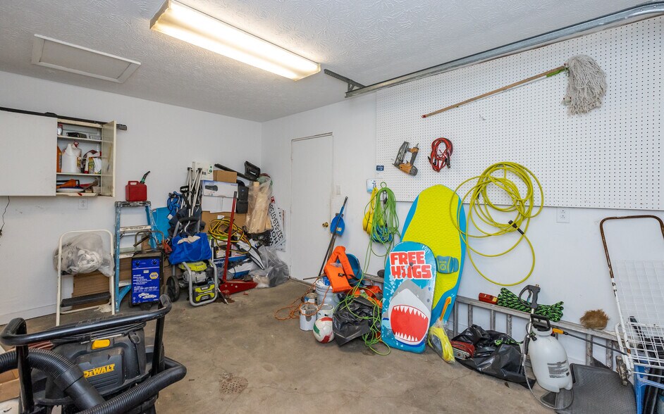 More Photos Of 1101 S East St, Indianapolis Auto Dealership For Sale