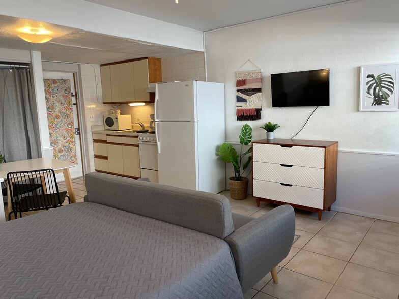 More Photos Of 1064 Broadway, Dunedin Hotel For Sale