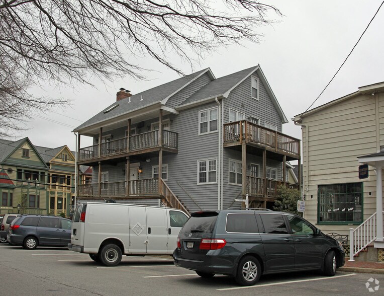 More Photos Of 199 Union St, Occoquan Storefront Retail Residential For Lease