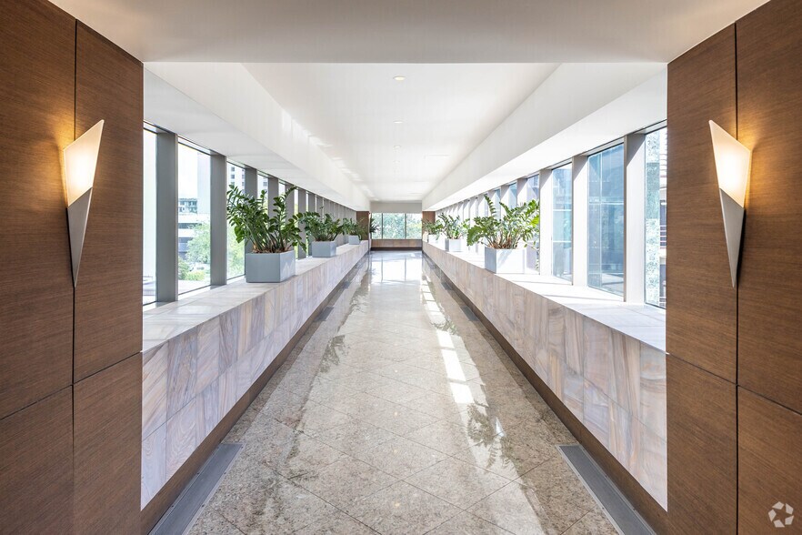 More Photos Of 1 E Broward Blvd, Fort Lauderdale Coworking Space