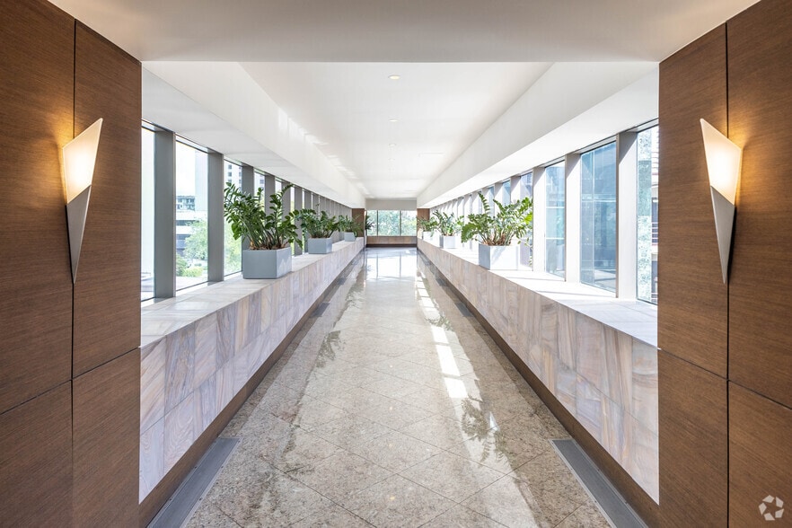 More Photos Of 1 E Broward Blvd, Fort Lauderdale Office For Lease