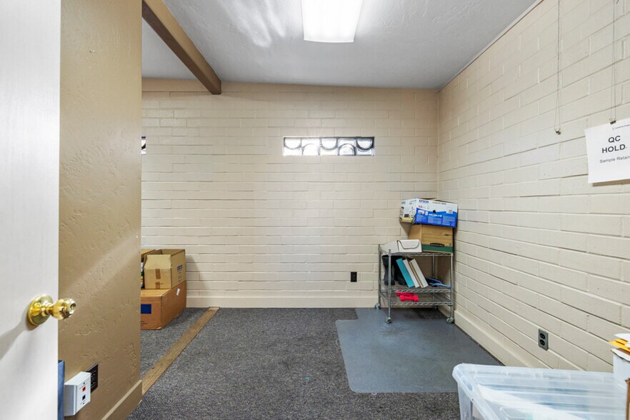 More Photos Of 3735 Washburn Way, Klamath Falls Warehouse For Lease