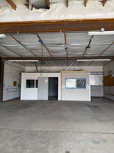 More Photos Of 1650 FM 66, Waxahachie Flex For Lease