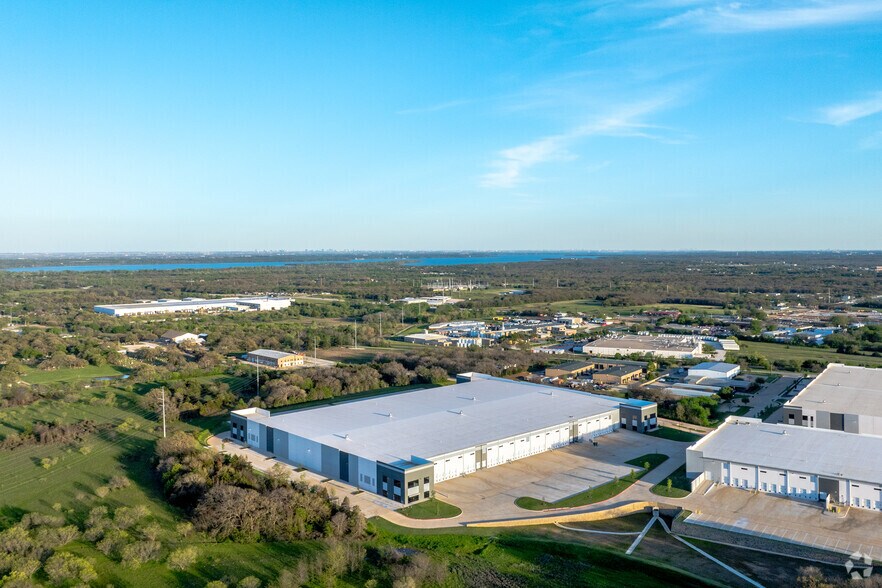 More Photos Of 3411 Mingo Rd, Denton Unknown For Lease