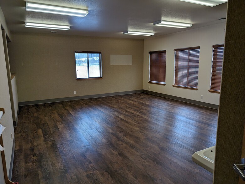 More Photos Of 137 McGhee Rd, Sandpoint Storefront Retail Office For Sale