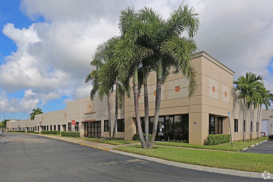 More Photos Of 2401-2431 Quantum Blvd, Boynton Beach Showroom For Sale