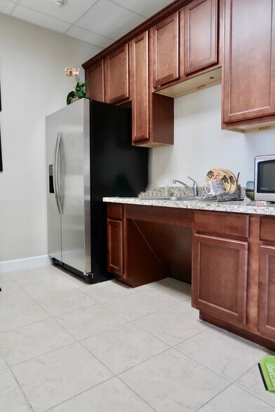 More Photos Of 440 Cobia Dr, Katy Medical For Lease