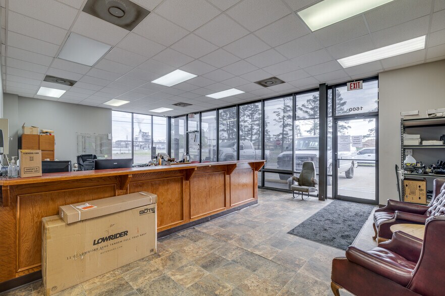 More Photos Of 1600 Jonesboro St, West Monroe Storefront Retail Office For Sale
