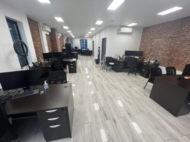 More Photos Of 13531 Kew Gardens Rd, Richmond Hill Office For Sale