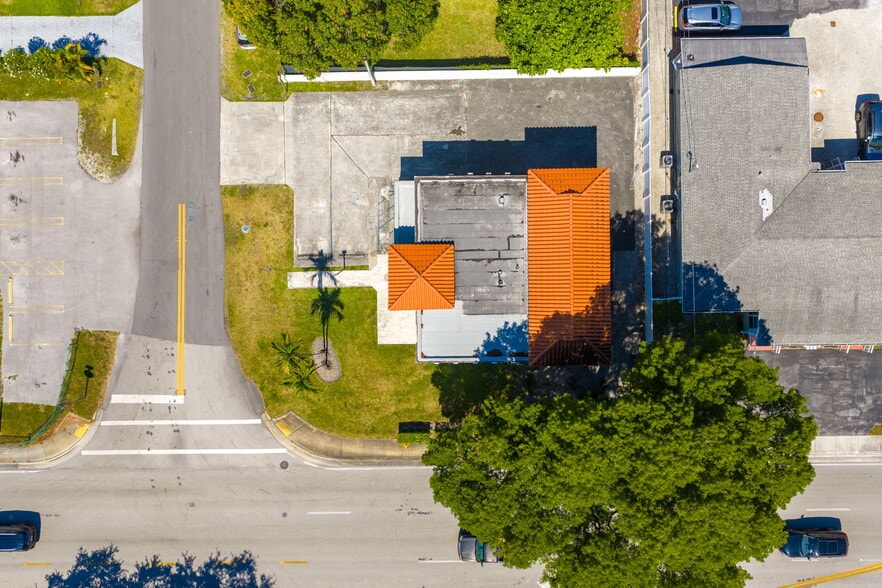 More Photos Of 4201 SW 11th St, Coral Gables Office For Sale