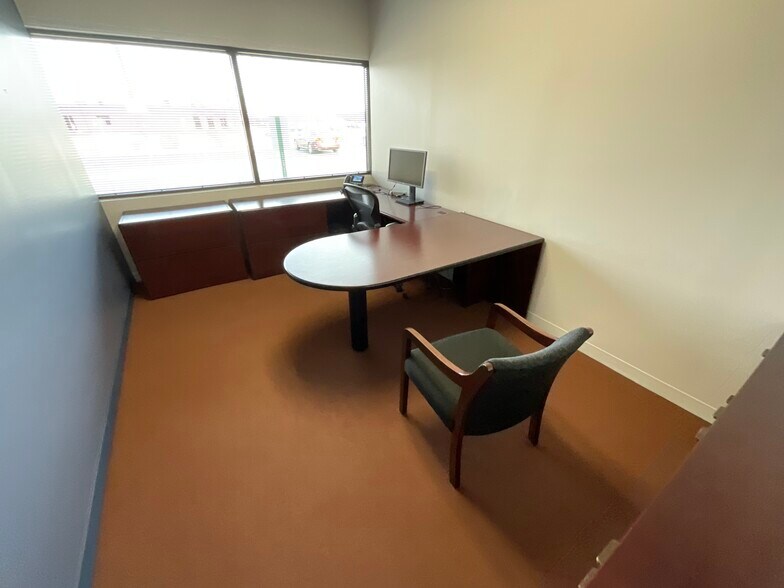 More Photos Of 2505 S Finley Rd, Lombard Office For Lease