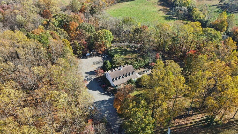 More Photos Of 5309 S Seminole Trl, Madison Storefront For Sale