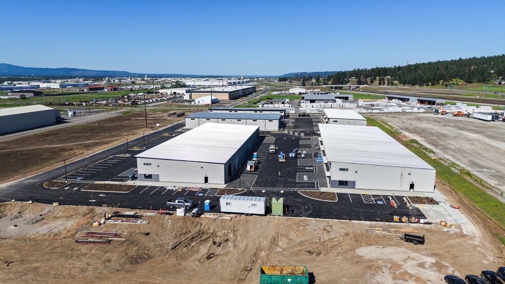 More Photos Of 4524 N Barker Rd, Spokane Valley Showroom For Lease