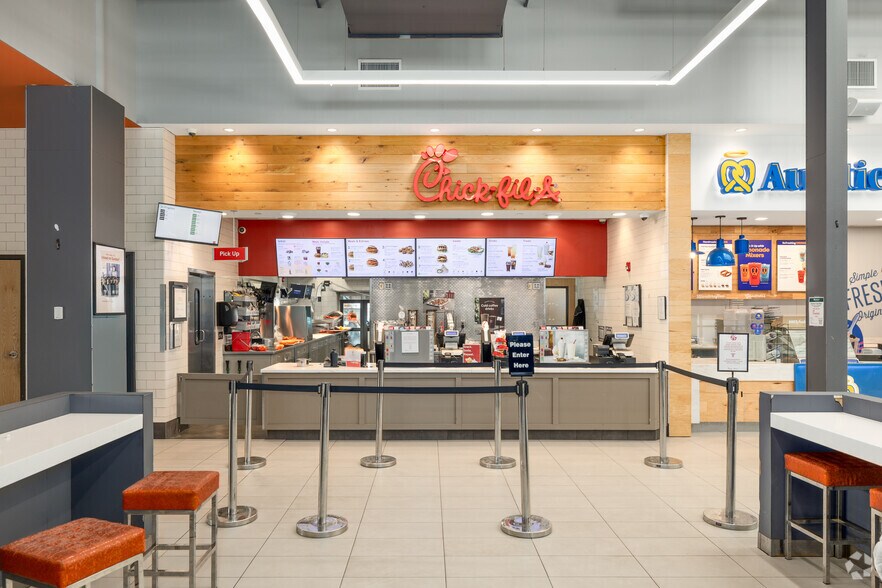 More Photos Of 17-19 Simpson Rd, Columbia Service Station For Lease