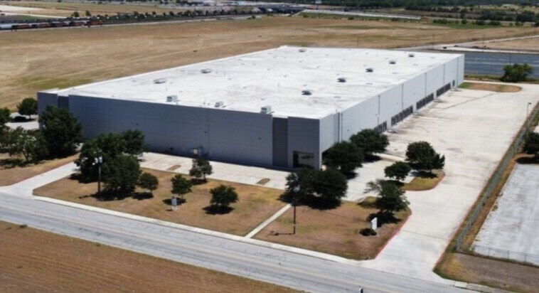 More Photos Of 10120 Fischer Rd, Von Ormy Distribution For Sale