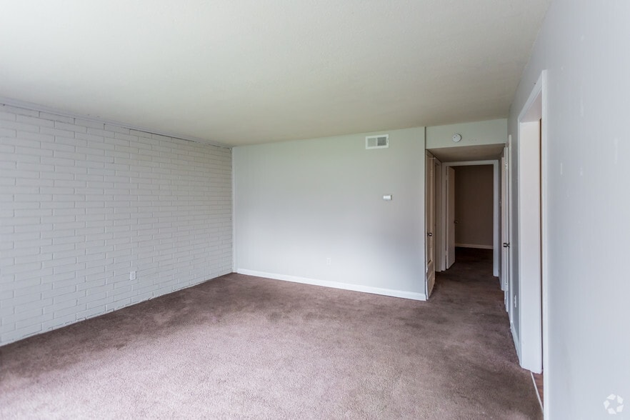 More Photos Of 2295 Candlewyck Cir, Memphis Apartments For Sale