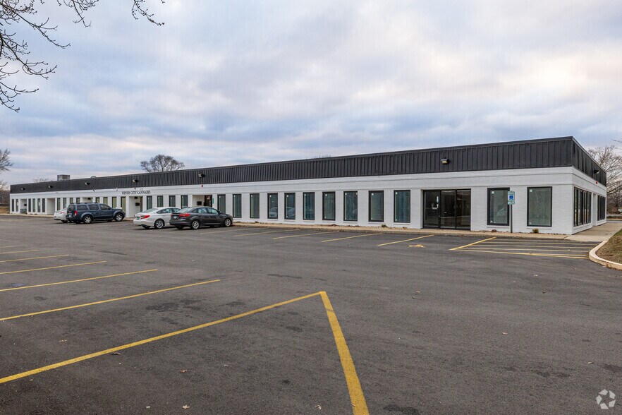 Primary Photo Of 1131-1149 W 175th St, Homewood Light Distribution For Lease