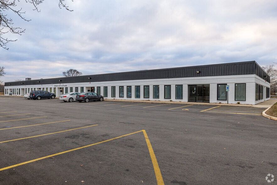 Primary Photo Of 1131-1149 W 175th St, Homewood Light Distribution For Lease