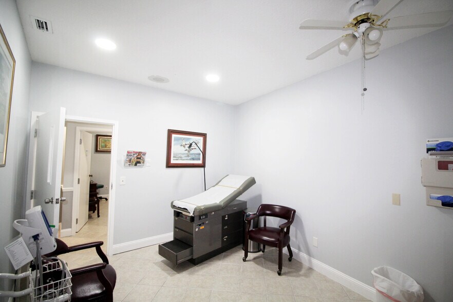 More Photos Of 4131 University Blvd S, Jacksonville Medical For Sale