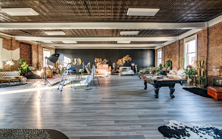 More Photos Of 534 Walnut St, Gadsden Showroom For Sale