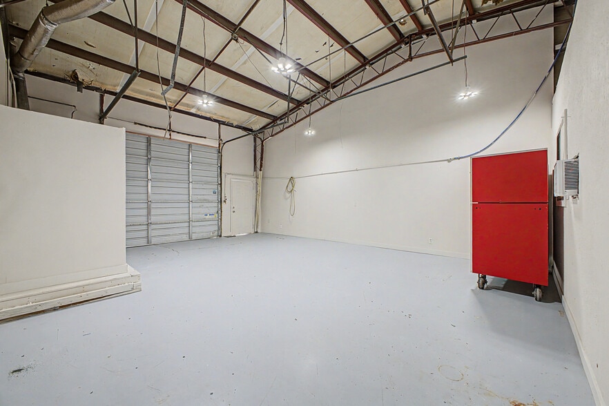 More Photos Of 3050 W 4th Ave, Apache Junction Warehouse For Lease