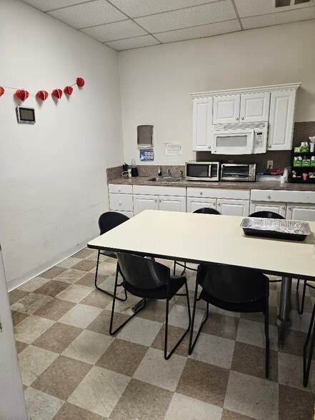 More Photos Of 166 E Jericho Tpke, Mineola Office For Lease