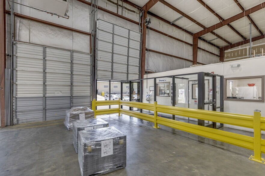 More Photos Of 122 McDougall Ct, Greenville Warehouse For Lease