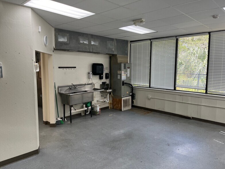 More Photos Of 915 Sand Lake Rd, Altamonte Springs Restaurant For Sale