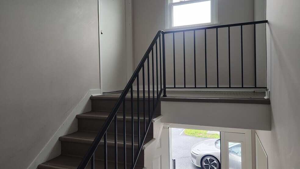 More Photos Of 958 College Ave, Harrisonburg Apartments For Sale
