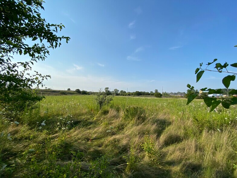 More Photos Of 2801 Bertholet Blvd, Valparaiso Office For Sale