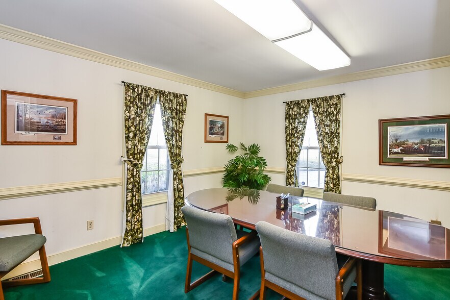 More Photos Of 1900 E Parham Rd, Henrico Office For Sale