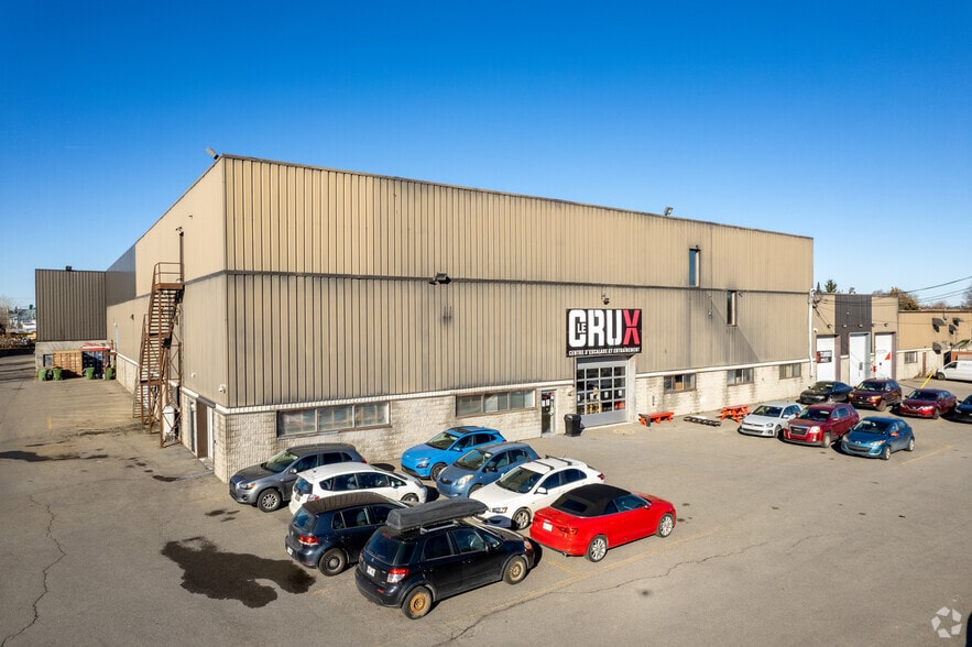 Primary Photo Of 89-95 Boul des Entreprises, Boisbriand Warehouse For Lease