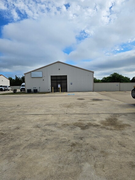 More Photos Of 1503 W Stan Schlueter Loop, Killeen Industrial For Lease