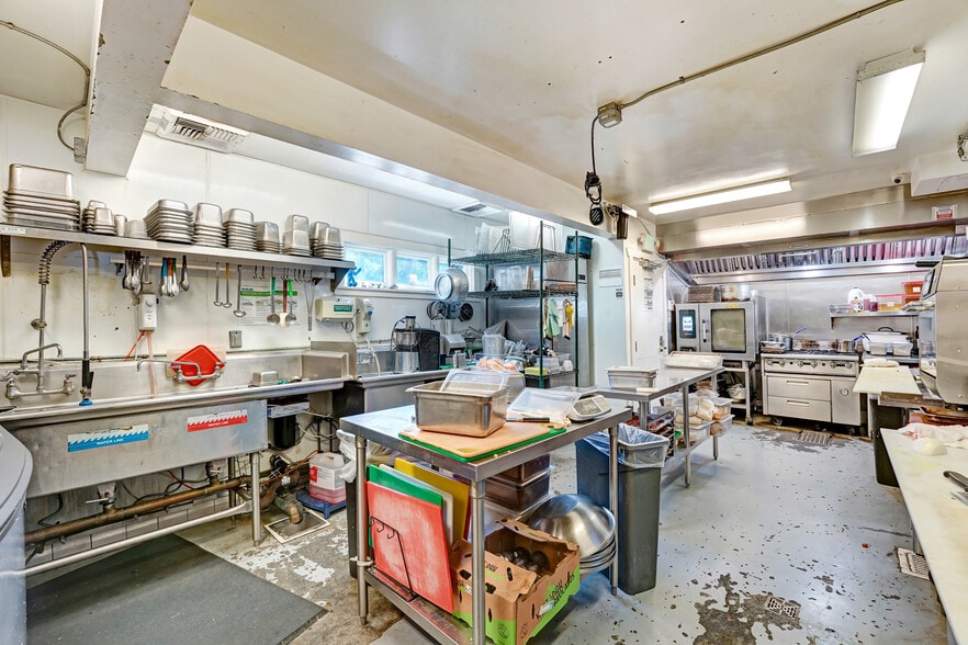 More Photos Of 626 N Larchmont Blvd, Los Angeles Restaurant For Lease