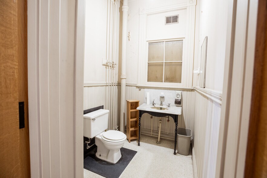 More Photos Of 74 Hammond St, Bangor Medical For Sale