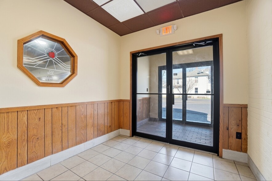 More Photos Of 1610 Germantown Rd, Middletown Restaurant For Sale
