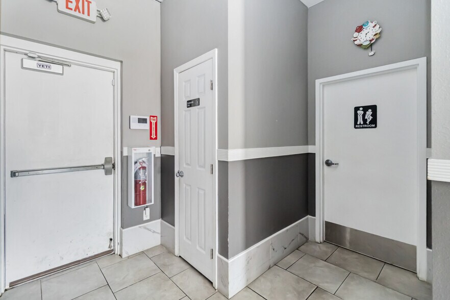 More Photos Of 2808 E Osceola Pky, Kissimmee Storefront Retail Office For Lease