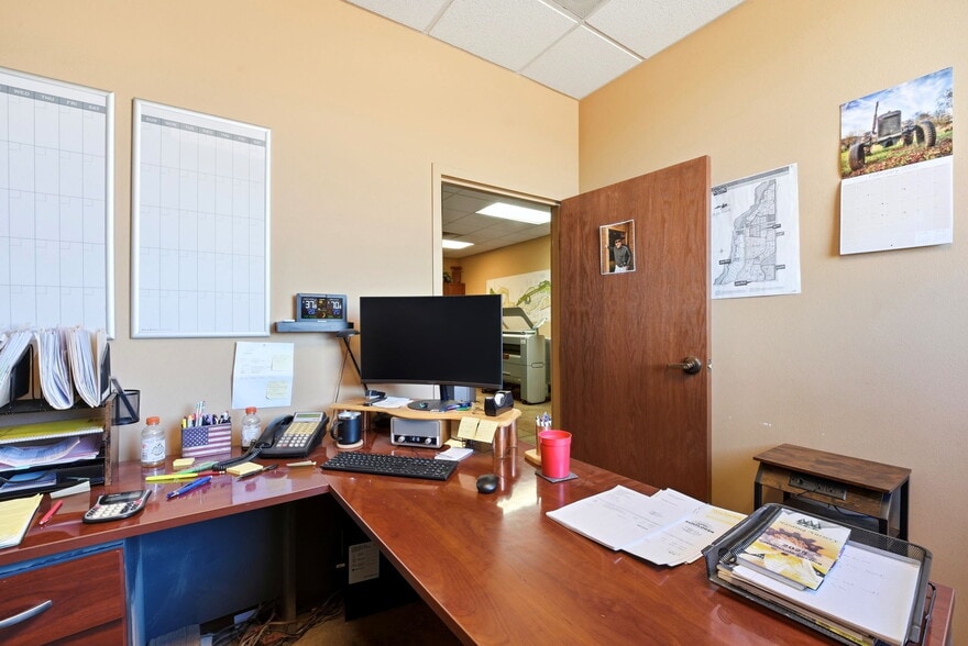 More Photos Of 1925 Aeroplaza Dr, Colorado Springs Warehouse For Lease